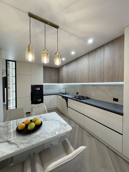 Продам шикарну 2 кім квартиру+відпочинкова у престижному ЖК, центр