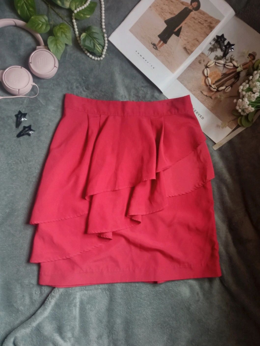 Bordowa spódnica z falbanami