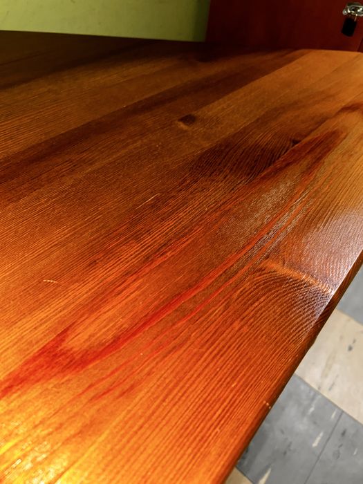 Drewniana szafka narożna