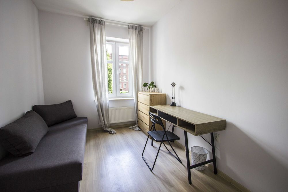 Przestronny, jasny pokój w Centrum Katowic EN