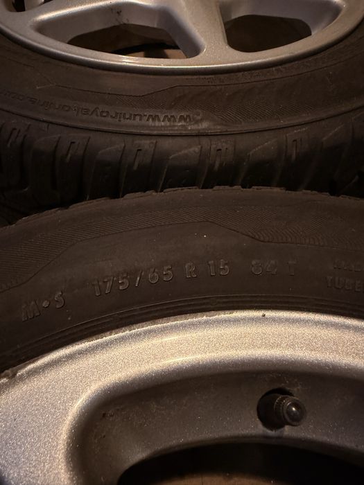 4xAluminiowe Felgi + Opony Zimowe Uniroyal 175/65/R15