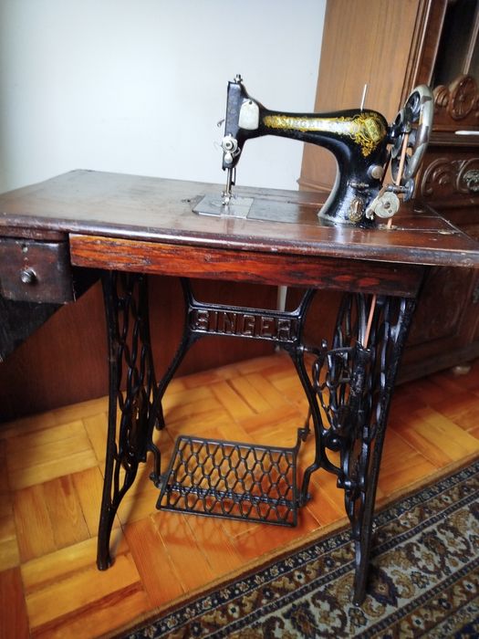 Máquina Singer de 1919 totalmente funcional. Ideal coleção ou decoraçã
