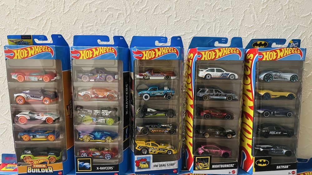 Набор машинок Hot Wheels из 5 шт!