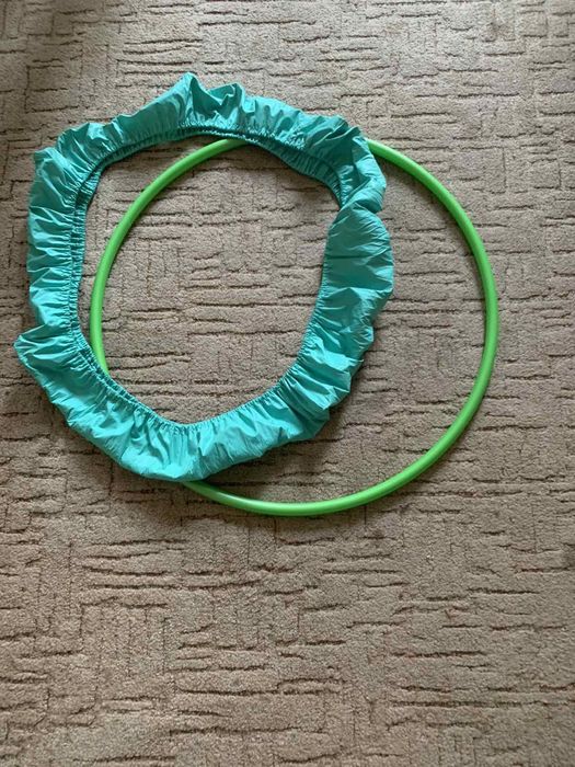 Продаються 2 обручі з чохлами