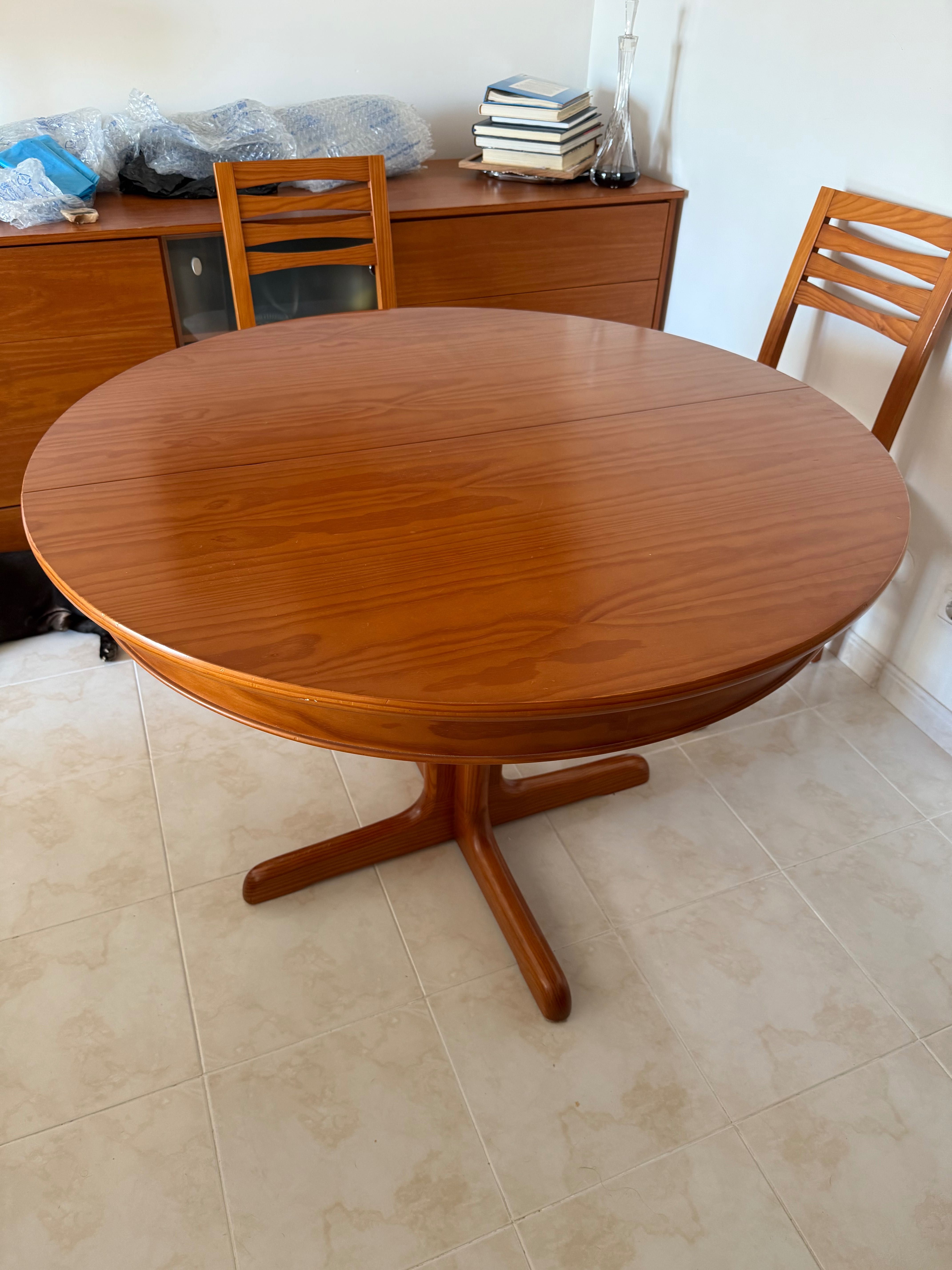 Mesa de 4 a 6 pessoas