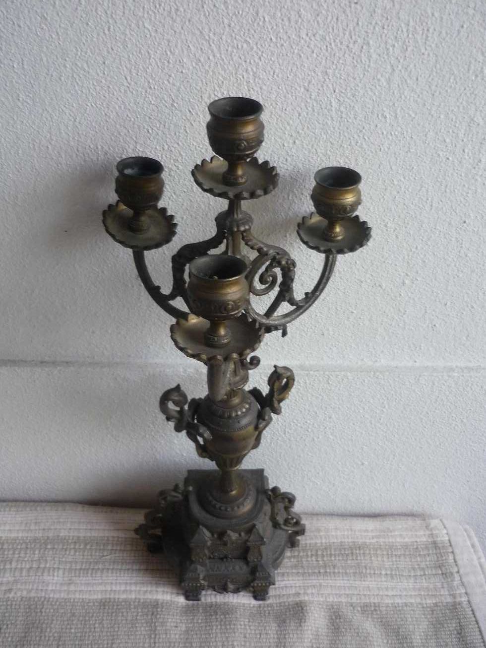 par candelabros para 4 lumes antigos