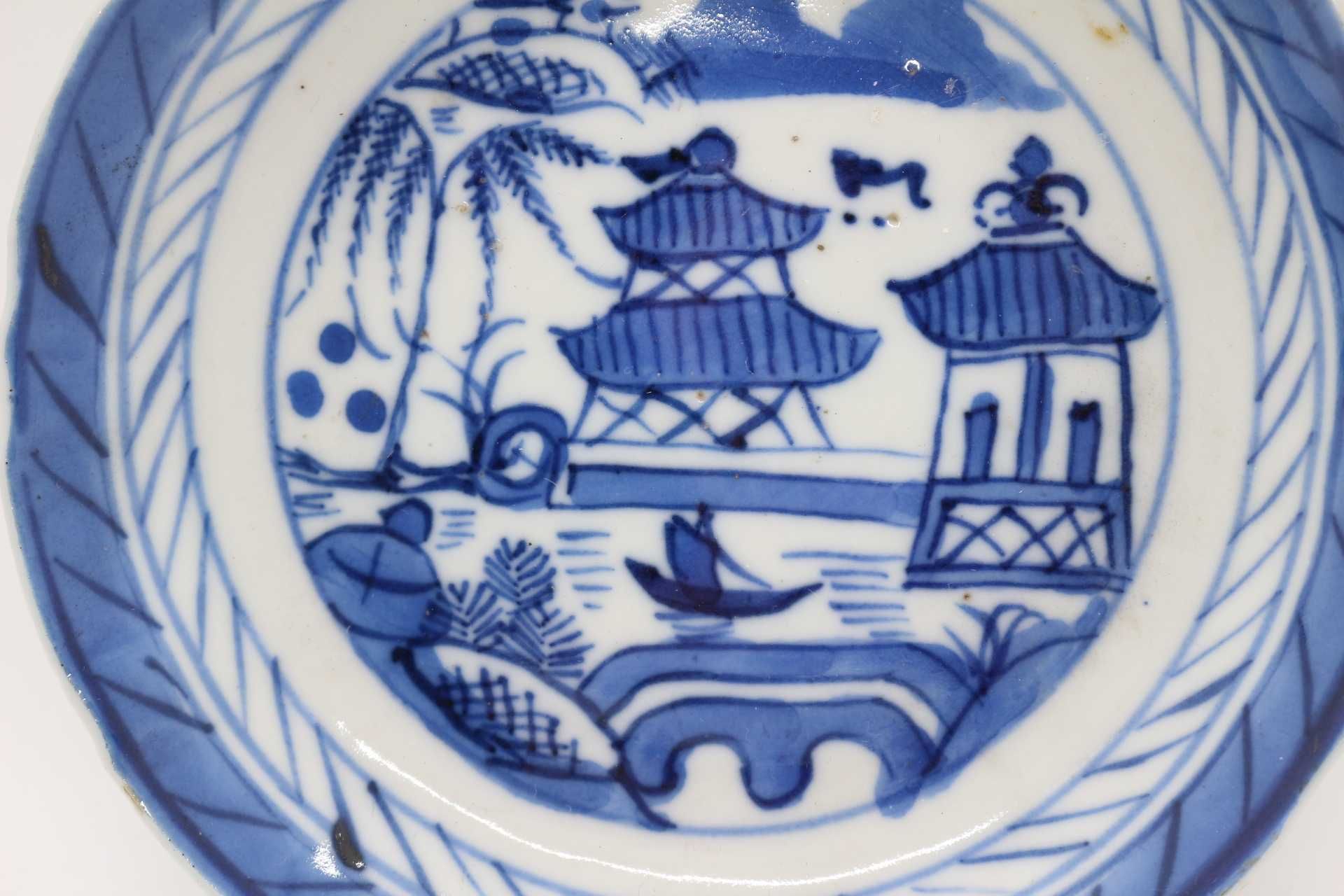 Prato recortado 14 cm em porcelana Chinesa Cantão XIX