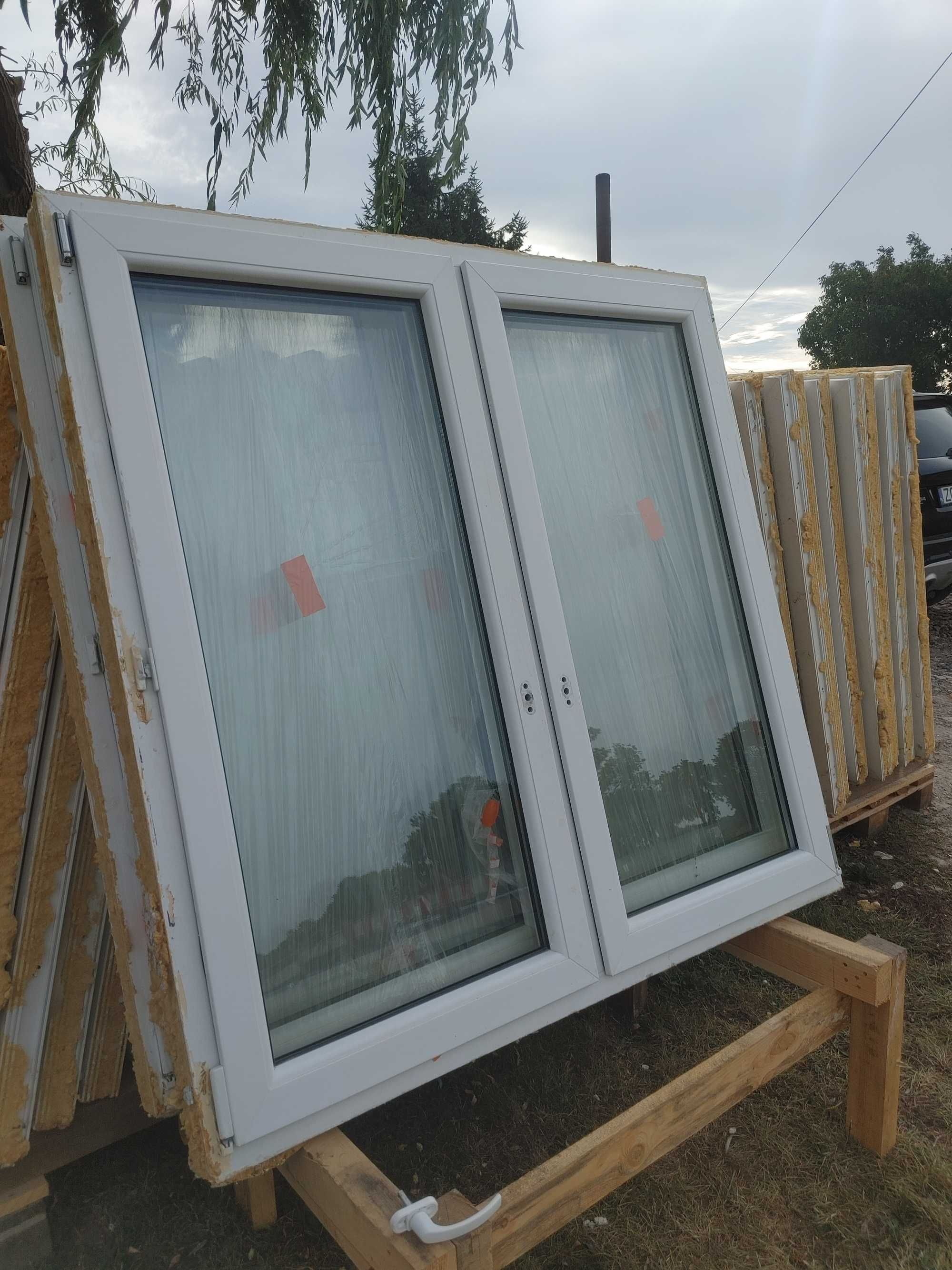 150/150 solidne dwuskrzydłowe okno PCV używane Drutex
