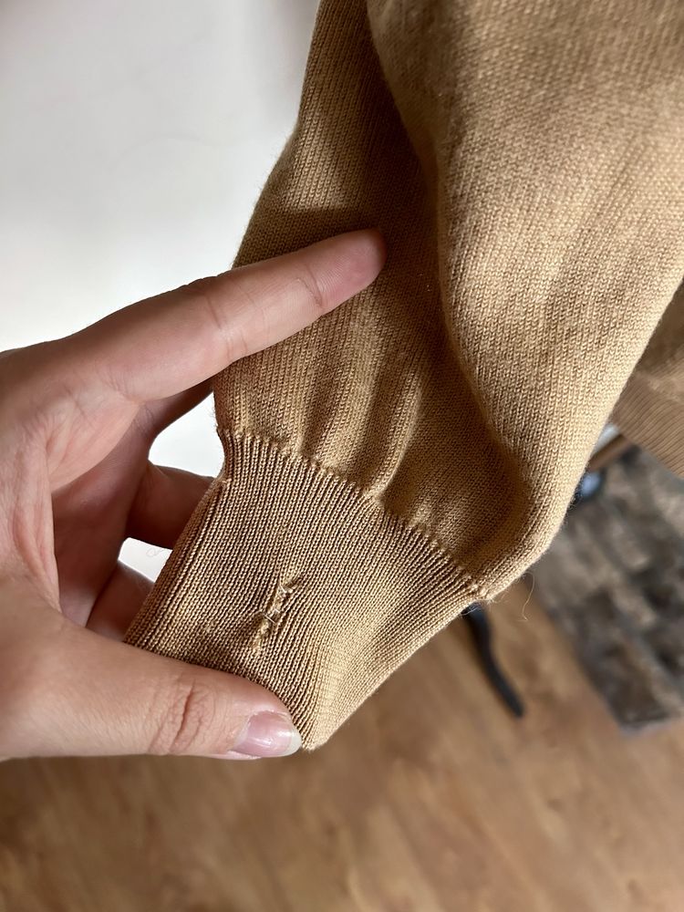 Wełniany brązowy sweter COS rozmiar L/40