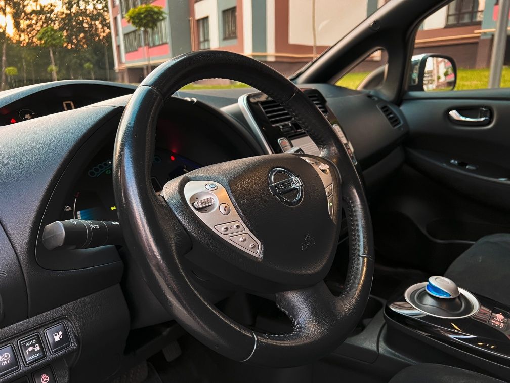 ПРОДАМ АВТО Nissan leaf