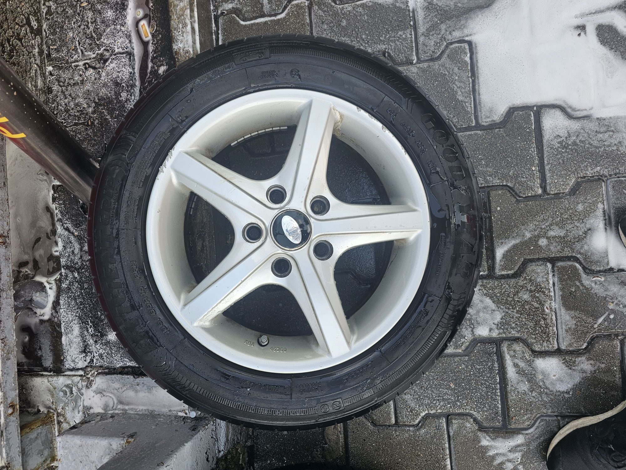 Sprzedam alufelgi z oponami 185/65R15 5x 114.3 KIA