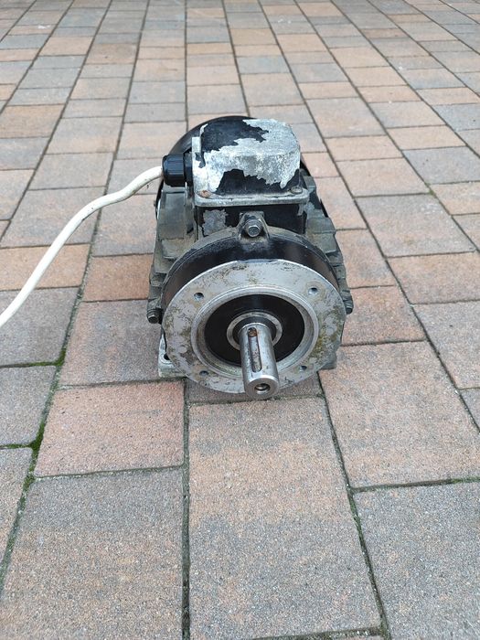 Silnik trójfazowy elektryczny na siłe 3F 4kw 1400 obrotów nicolini