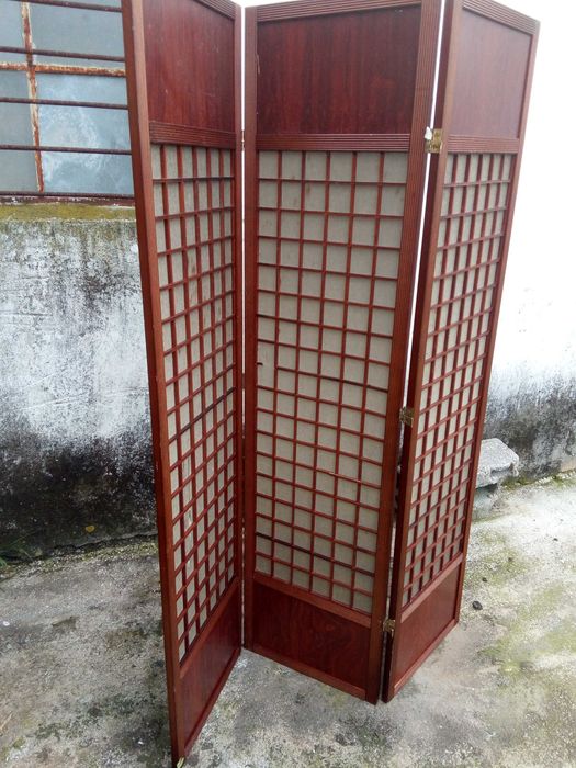 Biombo de 3 folhas em madeira e (papel de arroz??)