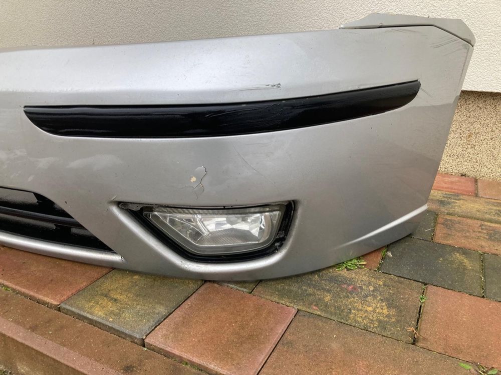 Zderzak Ford focus MK1 przedni srebrny z halogenami