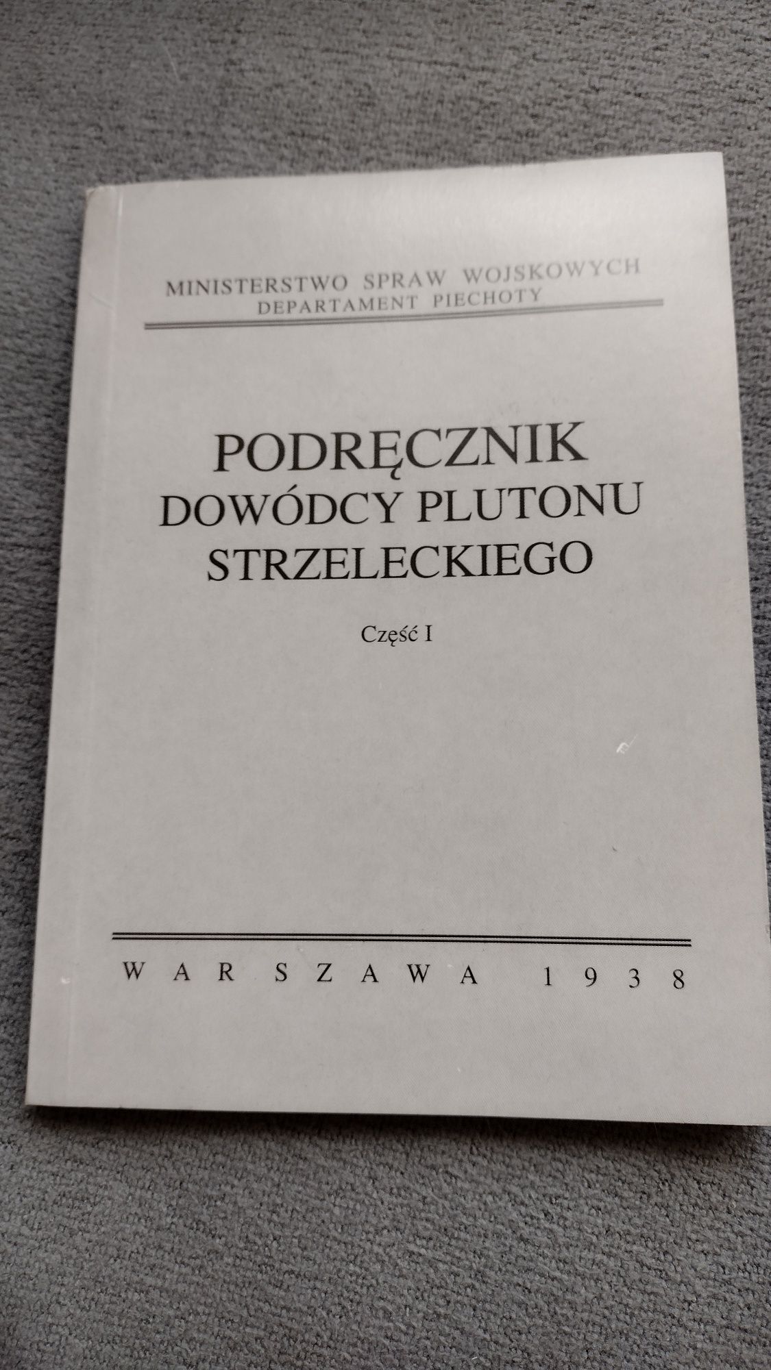 Podręcznik dowódcy plutonu strzeleckiego stan tak jak na zdjęciach.