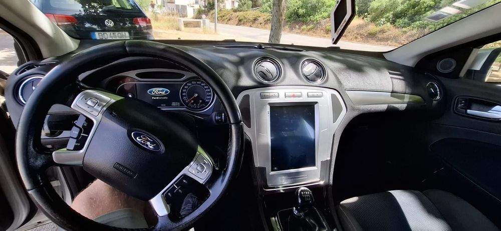 Ford Mondeo de 2008 com 199 000 km.
