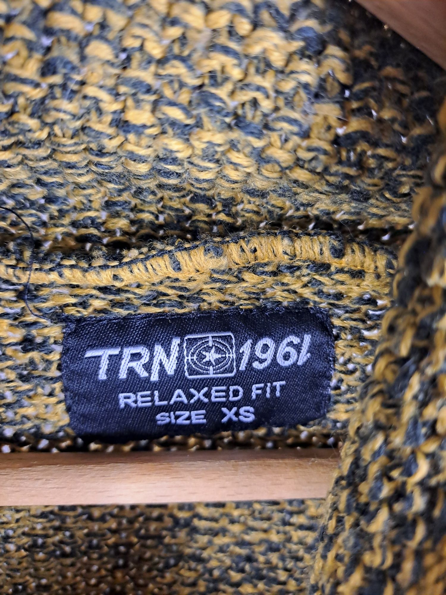 Męski sportowy sweter z kołnierzem Terranova r.XS