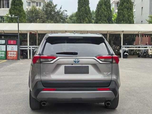 Toyota RAV4 2020 року