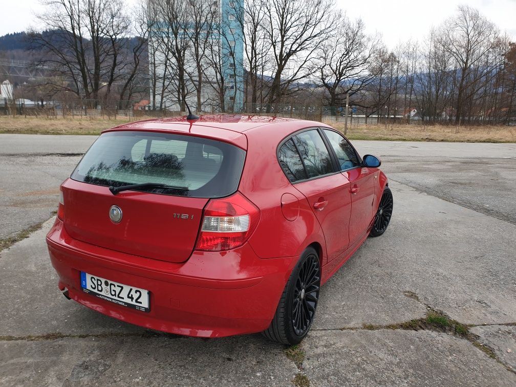 Piękna BMW E87 118i silnik 2.0 KARMESINROT el.fotele tylko 140000km !
