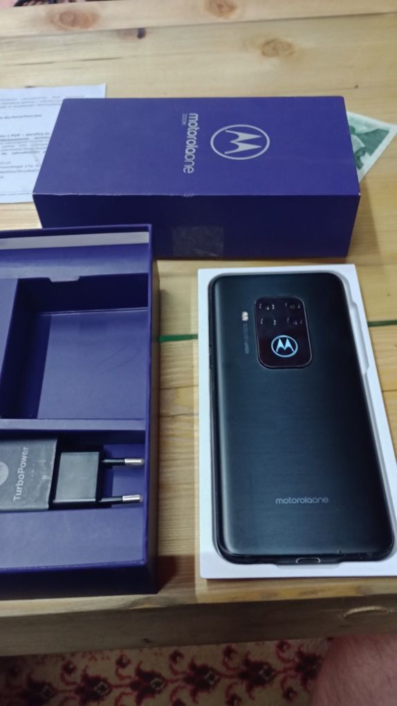 Motorola one zoom.