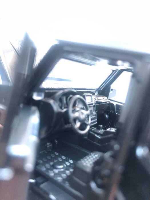 Мерседес Гєлік метал 15 см,світло,звук,все! відчиняється