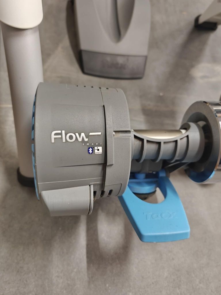 Trenażer Tacx Flow Smart + dodatki