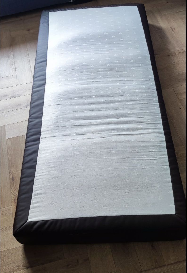 Materac 200 x 90 - obicie z eko skóry