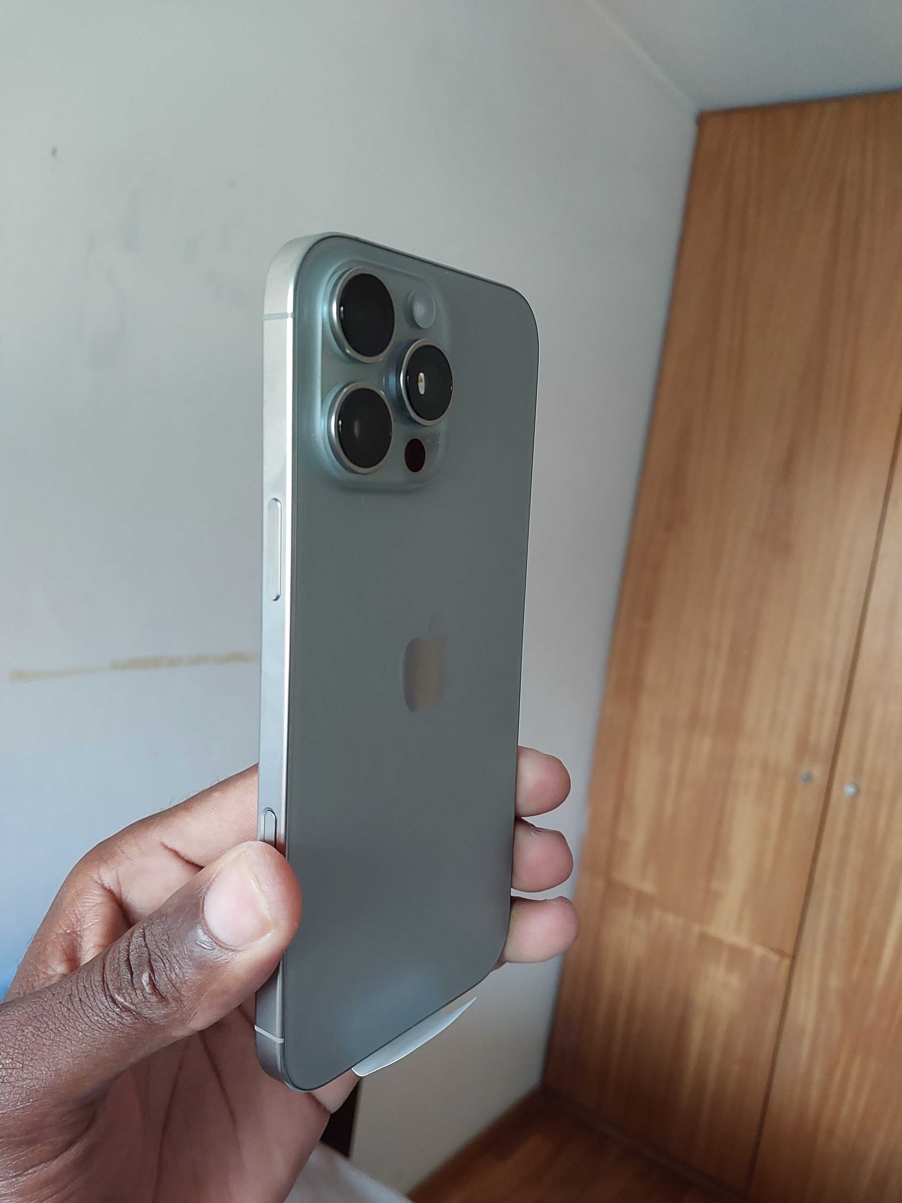 Iphone normal (15 128GB ) 16 pro + novo