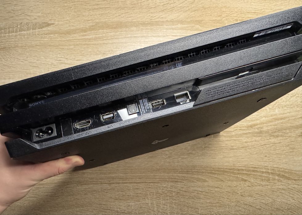 Игровая приставка консоль Sony PlayStation PS4 Pro 1tb без геймпада