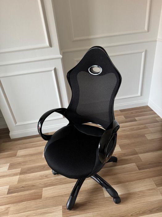 Obrotowy fotel biurowy. Fotel do komputera. Bardzo dobry stan!