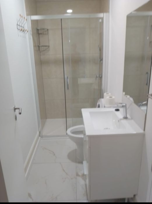 Arrenda-se quarto a estudante junto á AAC