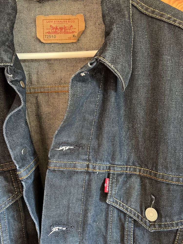 Sprzedam katanę firmy Levis w kolorze ciemnym niebieskim rozmiar  XL