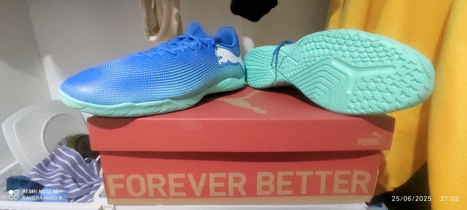 Vendo 2 sapatos de futebol