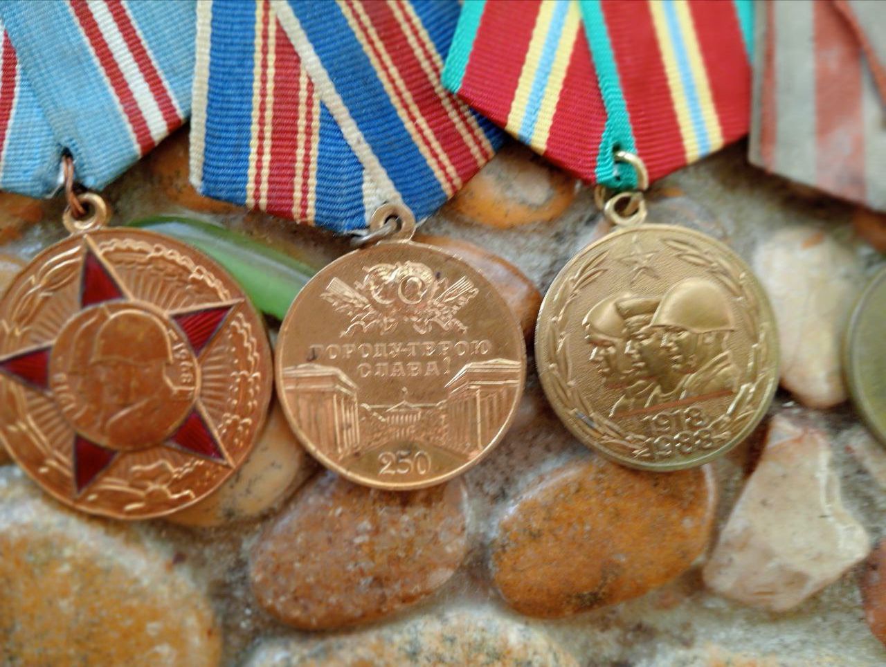 Старые разные значки