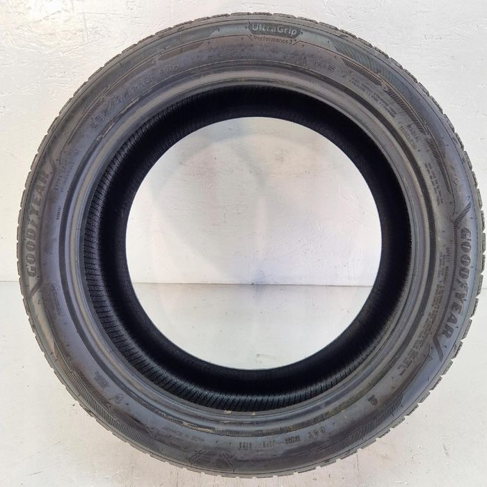 Opona Goodyear Ultra Grip Performance 3 235/45r18 98H