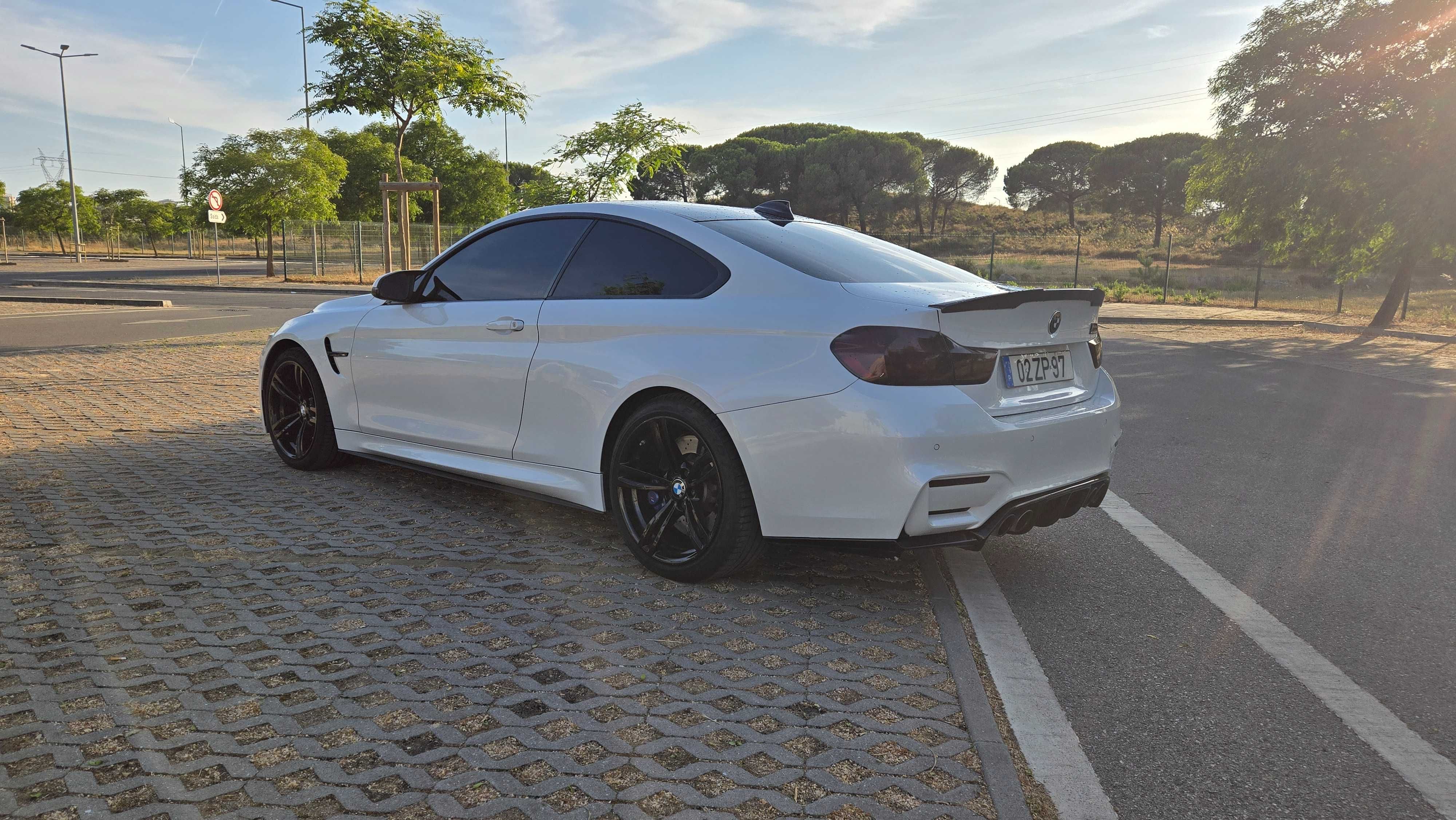 BMW M4 aceito retoma