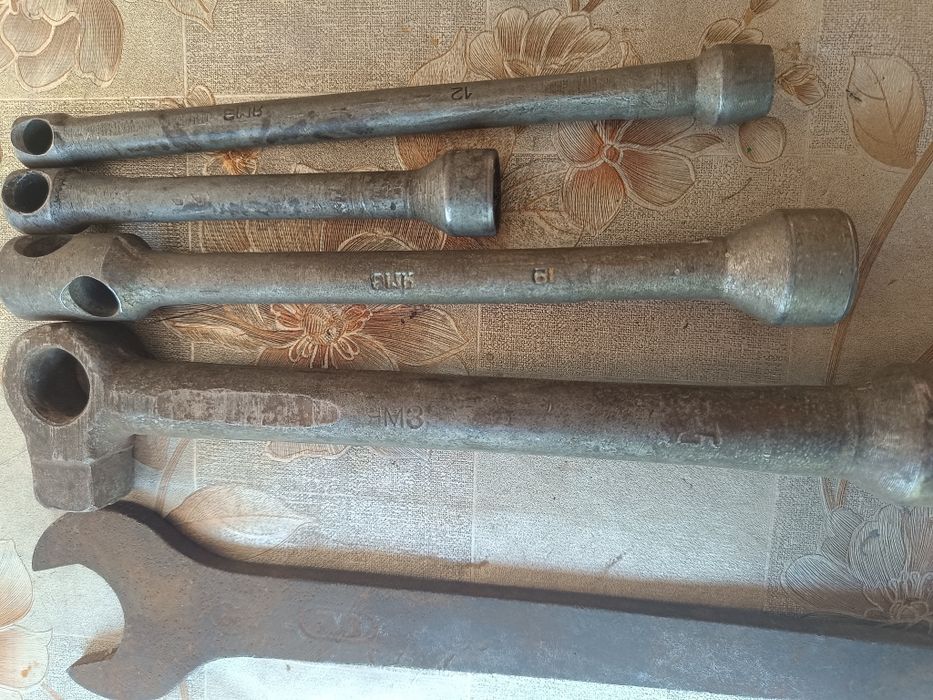 Продам набор ключей на двигатель Ямз цена набора 585гр