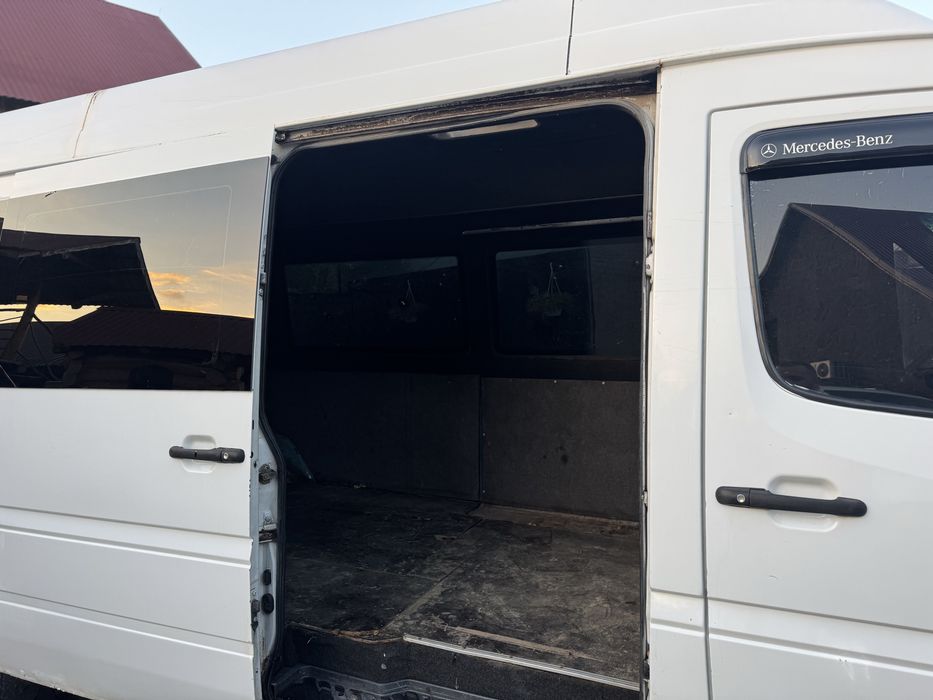 Mercedes Benz Sprinter 8+1