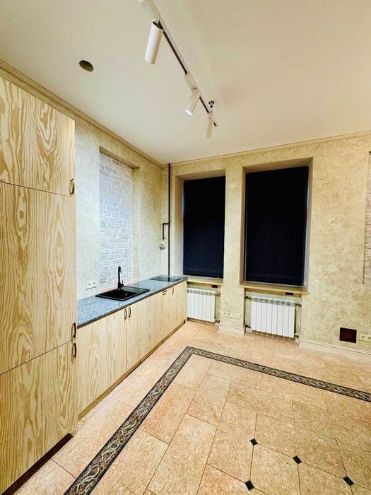 Подiл. вул. Ярославська, історичний центр, 2-к. квартира. Оренда.