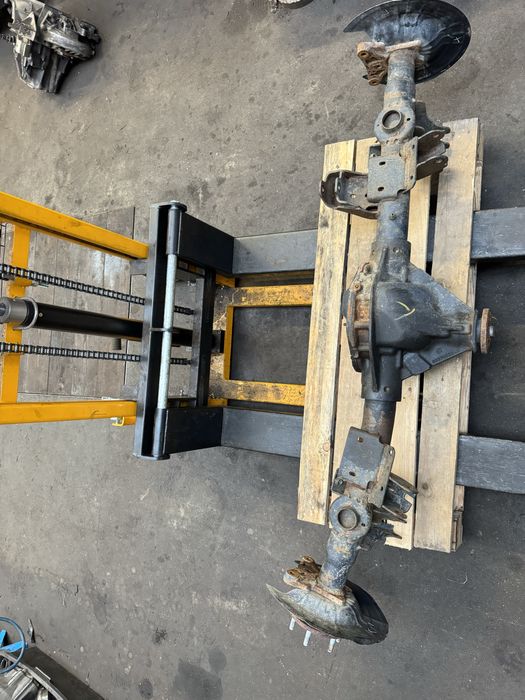 Naprawa regeneracja prostowanie osiowanie most dodge ram