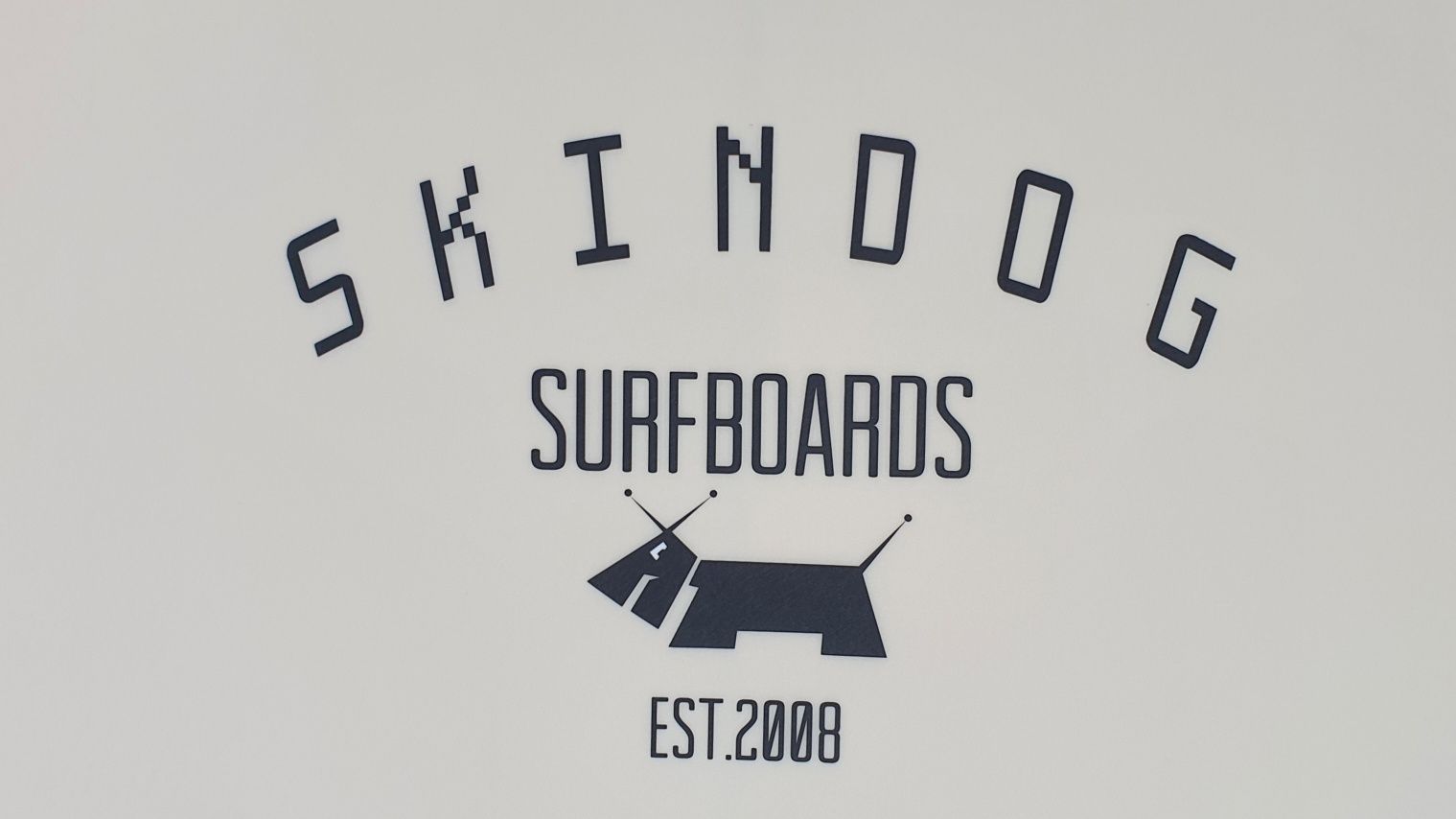 Prancha surf Firewire OVA 7.0 Skindog Thunderbolt rigorosamente impecá