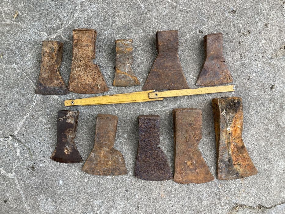 Duży zestaw starych siekier siekiera