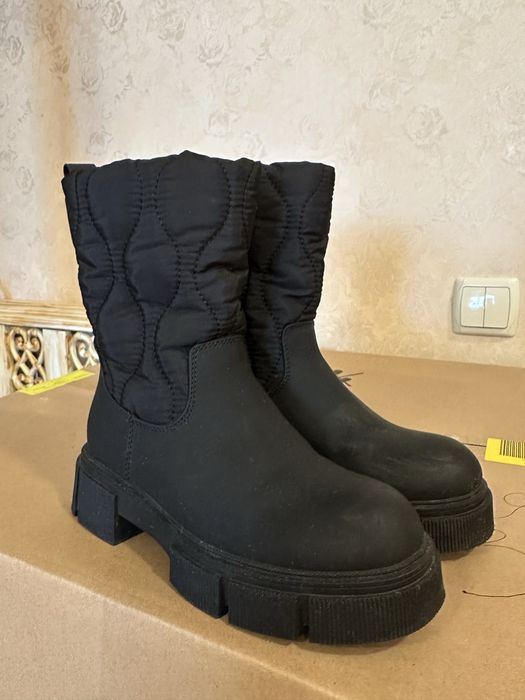 Продам зимові, теплі дитячі сапоги