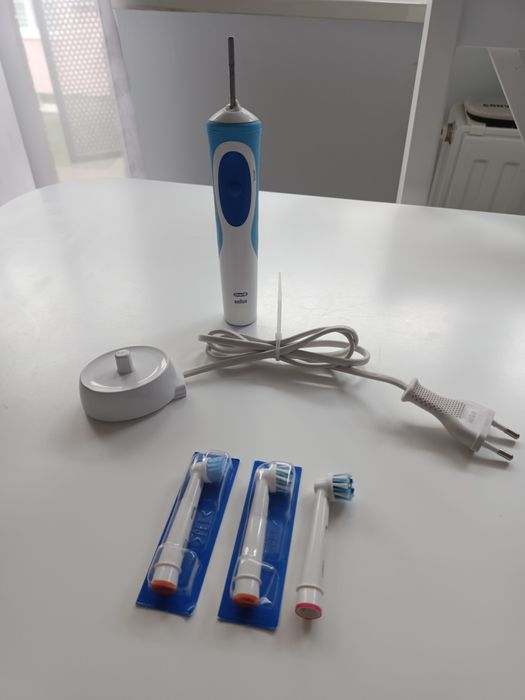 Szczoteczka Oral-B Braun + 3 szt nowych końcówek