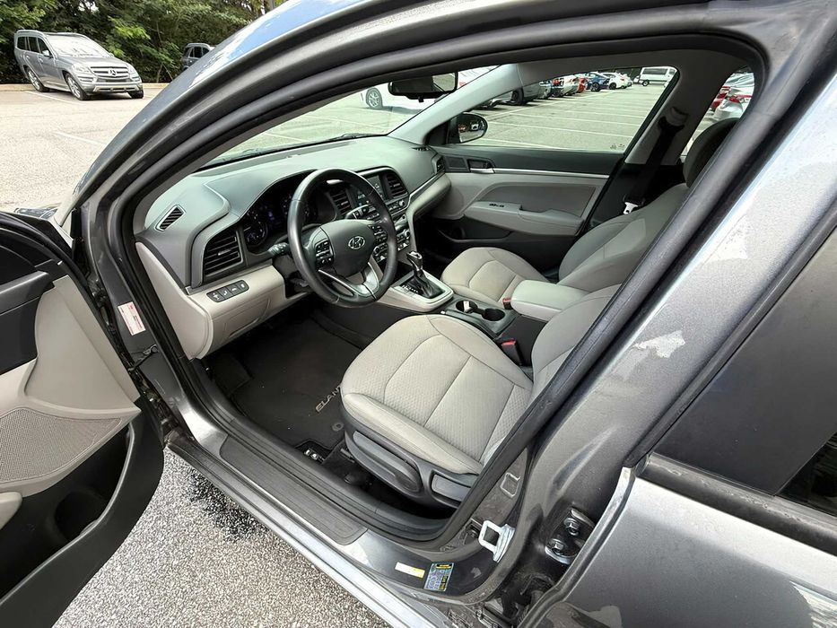 Hyundai Elantra Value Edition      2019