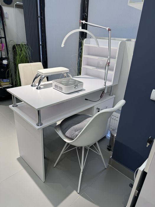 Место для мастера маникюра