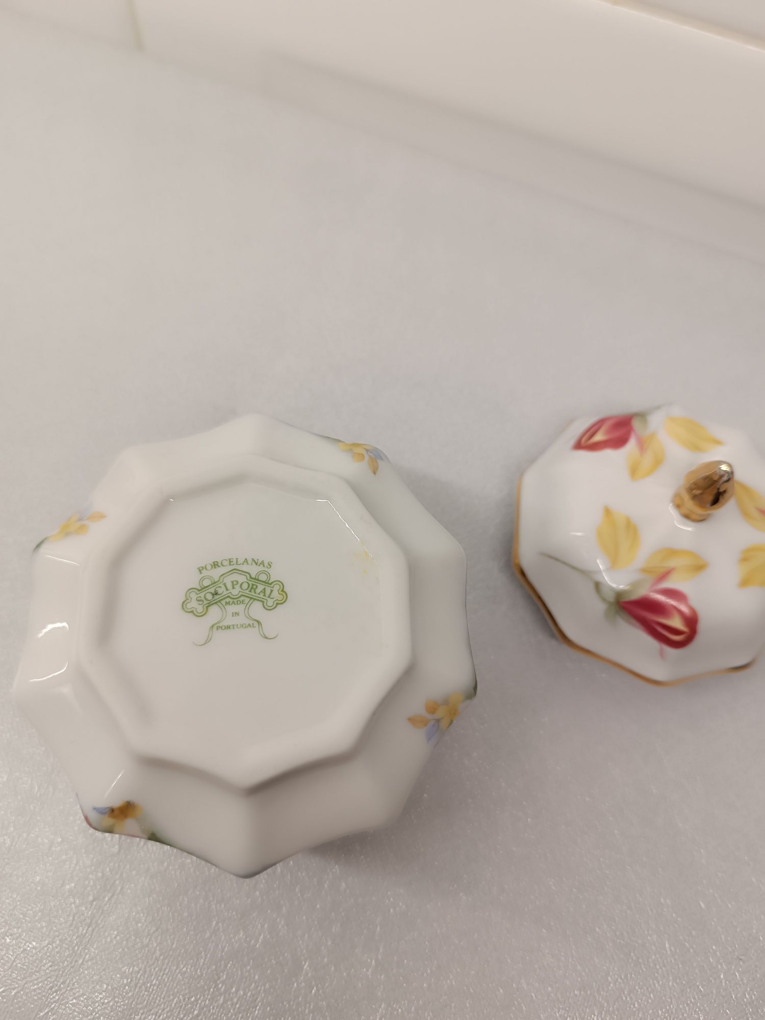 Porcelana Antiga. Soci Poral. Decoração ou guarda a jóias