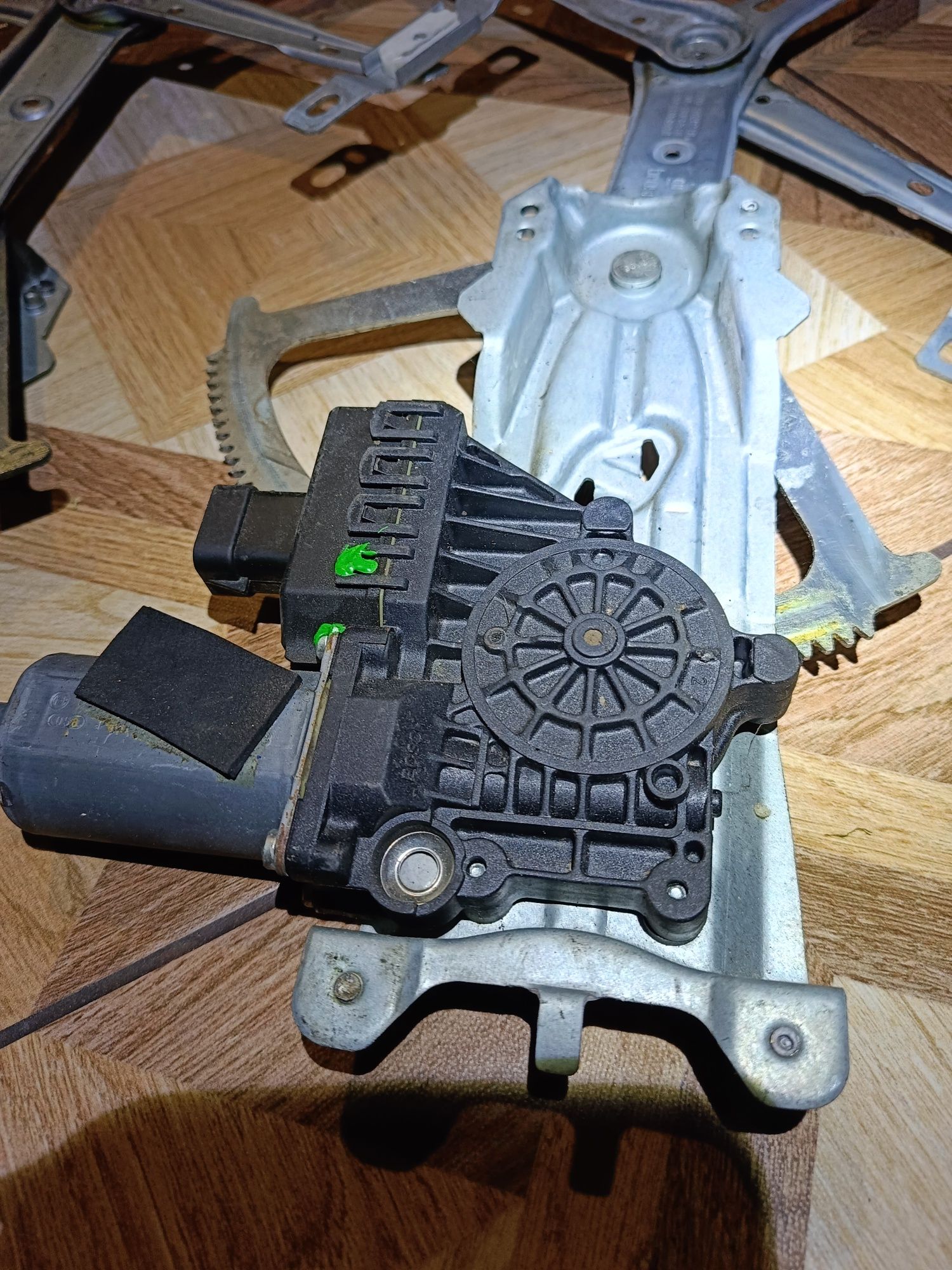 Astra H 3 04- podnośnik szyb Prawy oryginał
