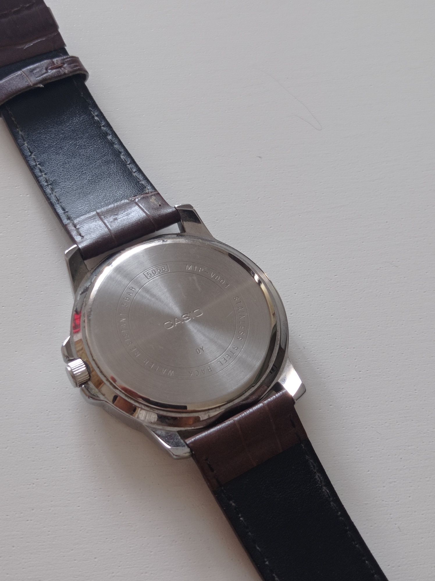 Relógio Casio MTP-VD01 couro