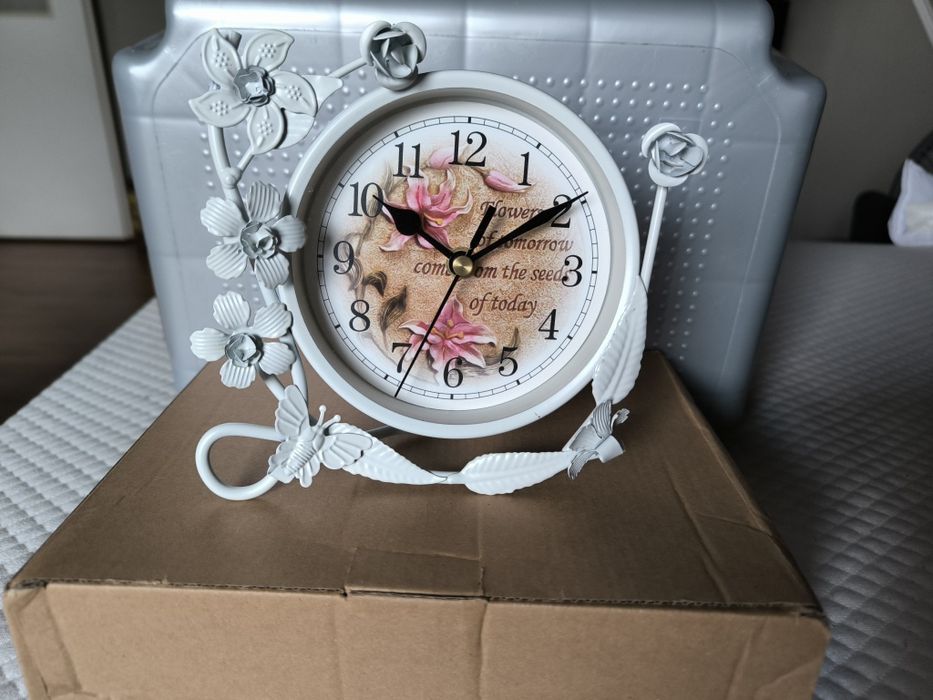 Zegar stołowy Garneck Vintage w stylu rustykalnym shabby chic metal